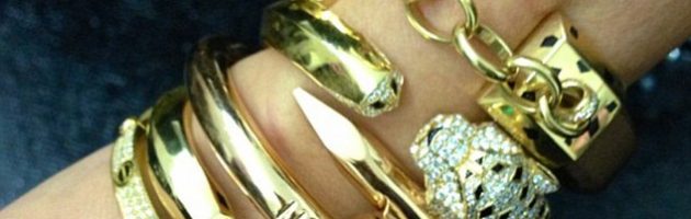 Kanye verrast Kim met dure Cartier armbanden