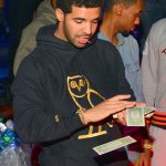 Drake strooit 50.000 dollar in stripclub