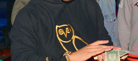 Drake strooit 50.000 dollar in stripclub