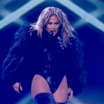 J.Lo doet Live It Up live