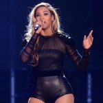 Beyonce lacht om geruchten zwangerschap