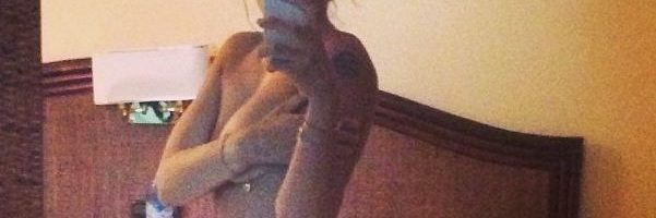 Fajah Lourens weer uit de kleren