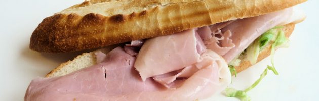 Vrouw ontslagen om broodje ham