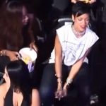 Rihanna gooit popcorn weg