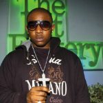 Mack Maine aangeklaagd voor tourbus-incident