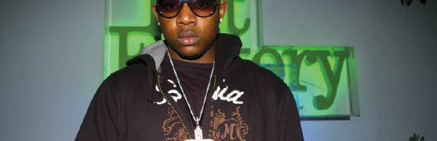 Mack Maine aangeklaagd voor tourbus-incident