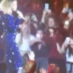 Beyonce pakt smartphone voor facetime