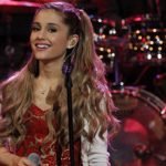 Ariana Grande doet ‘Last Christmas’ live