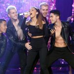 Sexy Ariana Grande doet ‘Problem’ live