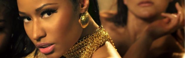 Nicki Minaj schittert op nieuwe foto’s reclame Mercedes