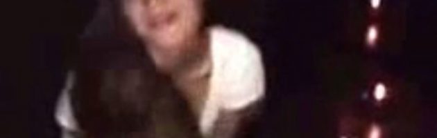 Video: Man betrapt vrouw van beste vriend