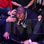 Busta Rhymes gewond na val van podium