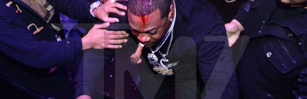 Busta Rhymes gewond na val van podium
