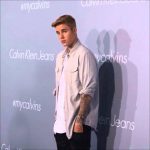 Justin Bieber vergelijkt Michael Jackson en 2Pac met Chris Brown