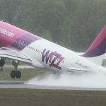 Toestel WizzAir maakt noodlanding op Schiphol