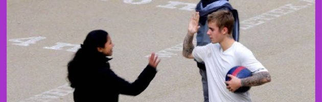 Justin Bieber voetbalt met Amsterdamse jongens