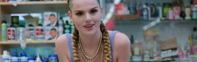 VIRAL: Kritiek op FamkeLouise door oude vlog