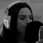 Famke Louise dropt akoestische versie Op Me Monnie “zonder autotune”