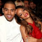 Rihanna doet sexy voor lingerie-collectie, Chris Brown reageert