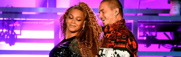 Beyonce valt op podium Coachella