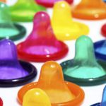 Nieuwe idiote rage met condooms?! Condom Snorting Challenge!