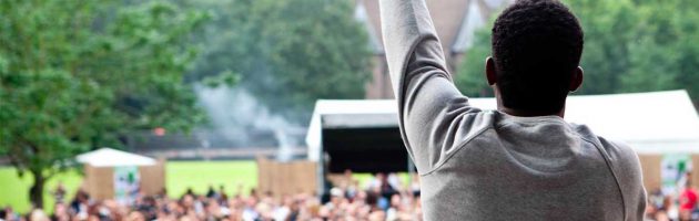 Ronnie Flex en Young Ellens vervangen Famous Dex op Appelsap