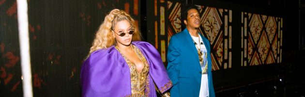 Man rent achter Beyonce en Jay-Z aan op podium OTR II