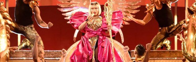 Nicki Minaj doet QUEEN medley tijdens VMAs 2018