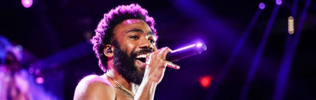 Childish Gambino breekt voet en vertrekt van podium in Dallas