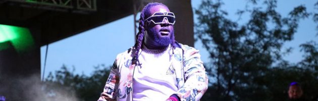 T-Pain vertrekt van podium nadat toeschouwer strandbal gooit
