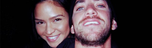 Alex doet moeite voor Cassie op #InternationalWomensDay