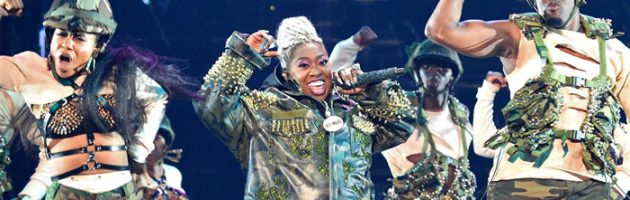 Missy Elliott ontvangt Vanguard Award en doet medley