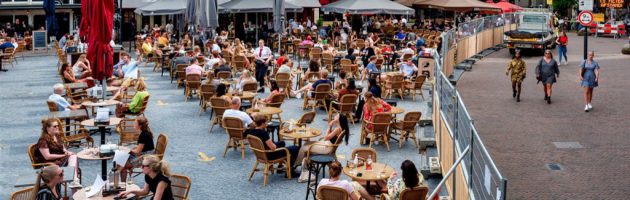 Corona: terrassen alsnog dicht, mondkapjesplicht terug