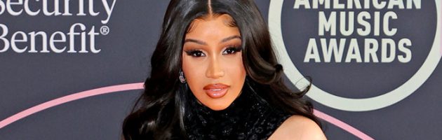 Emotionele Cardi B openlijk over zelfmoord in rechtbank