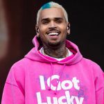 Stalker Chris Brown veroorzaakt verkeersongeval