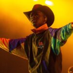 Lil Nas X krijgt sextoy naar zijn hoofd gegooid on stage