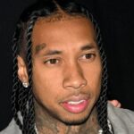 Tyga onder NARCOSE voor nieuwe tattoo