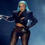 WTF: Lil Kim gooit ondergoed in publiek