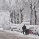 KNMI geeft ‘code geel’ voor gladheid, morgen sneeuw in Nederland