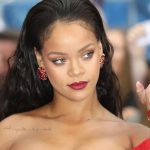 Rihanna als beeld in Super Bowl stijl in Madame Tussauds
